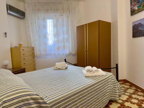 Postel nebo postele na pokoji v ubytování 100 passi dal mare