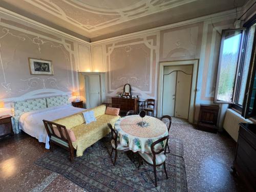 Foto Big Scuderia Country Mansion 5500SquareFeet 1