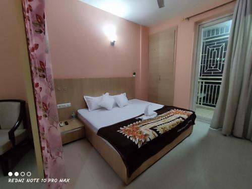 Postel nebo postele na pokoji v ubytování Shushila home stay