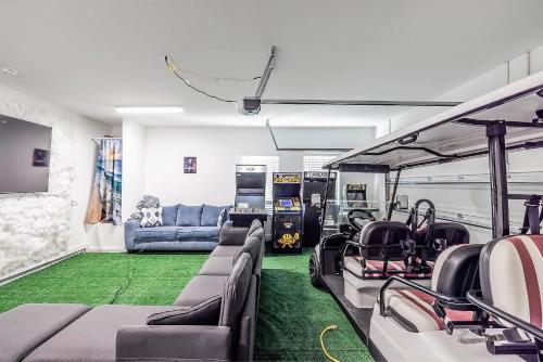 Fitness centrum a/nebo fitness zařízení v ubytování Sleeps 16 - GAME ROOM, POOL, Perfect for Families