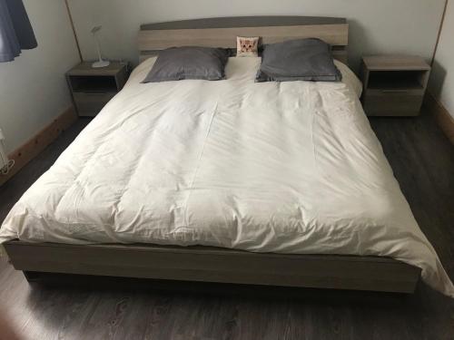Postel nebo postele na pokoji v ubytování Loc Appart SPM Chambre d'hôtes 1
