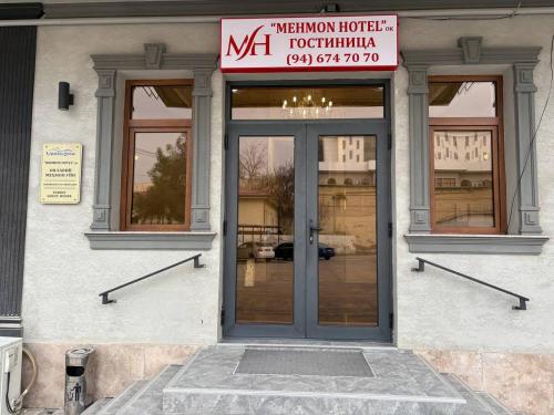 Muka bangunan atau pintu masuk Mehmon Hotel OK