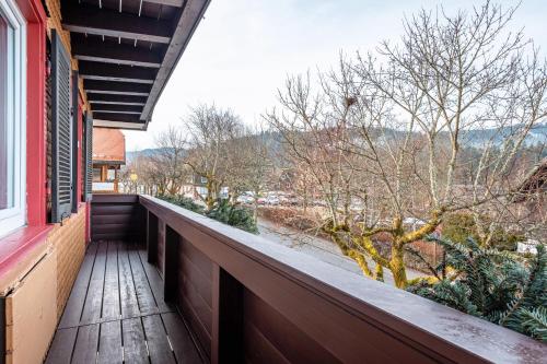 a balcony of a house with a view of a tree at Ferienwohnung Dachtler in Hinterzarten