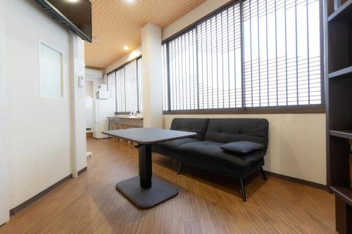 3F Guest House NETOMARI 最大7名,1フロア貸切51m2, USJ2駅,西九条徒歩2分,トイレ2つ,洗濯機完備