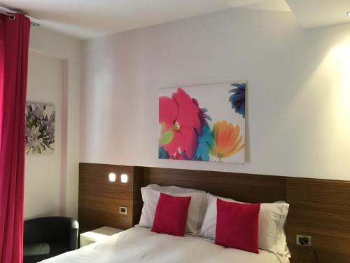 Postel nebo postele na pokoji v ubytování Taloshospitality