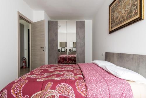 Postel nebo postele na pokoji v ubytování Famiglia 60MQ Giallo Milano Mxp Laghi