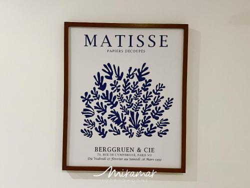 a picture of a framed picture of a suite of flowers at Vert House Jardim Oceania - Miramar Hospedagens in Tambaú