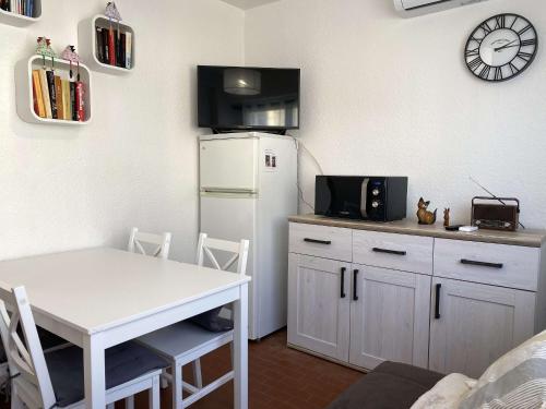 Appartement T2 avec Wifi, Proche Thermes et Commodités, Parking, Classé 2 Étoiles - FR-1-553-235