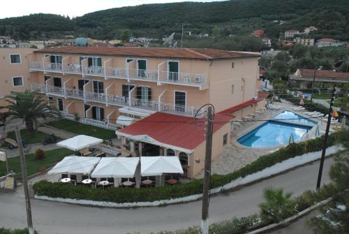 Piscina a SeaBird Hotel o a prop
