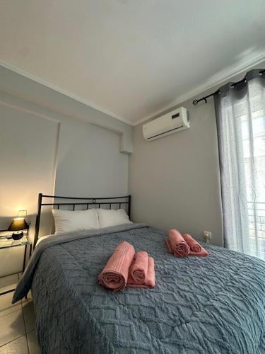 Postel nebo postele na pokoji v ubytování Sophie's apartments