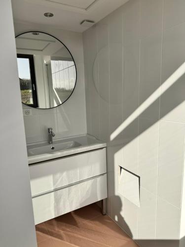 Ένα μπάνιο στο Maisonette vue mer 500m de la plage
