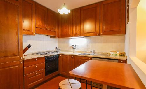 Кухня или мини-кухня в PRESTIGE APARTMENT NEAR THE CENTRE - with Balcony, Wi-Fi

