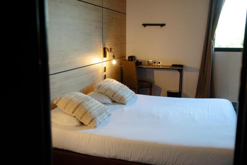 Postel nebo postele na pokoji v ubytování Aeroport Hotel - Parc Expo