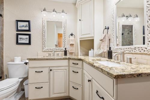 Koupelna v ubytování Cozy Townhouse in Avon