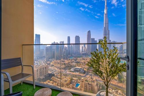 Luxury At The Top- Iconic Burj Views-Dubai Mall Access 2BR by Maxx Value Homes