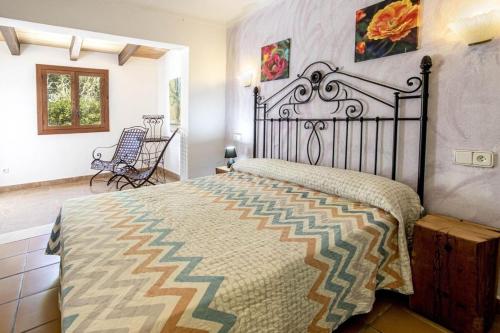 Traditional villa near Pollensa for 4 people by Renthousing