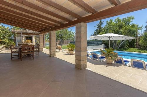 Traditional villa near Pollensa for 4 people by Renthousing
