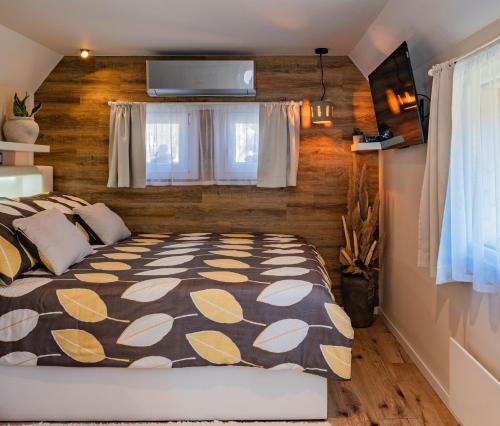 Kis Fakuckó, Balatonhoz közel