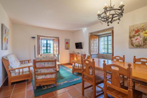 a living room with a dining room table and chairs at Hotel Casa Rectoral in Tui