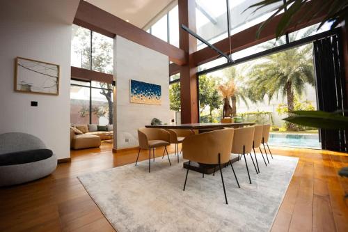 a dining room with a table and chairs at The Azure Villa W Large Pool And Outdoor Garden in Bùi Tiếng