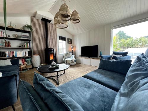 Posezení v ubytování Villa de charme SPA - Piscine - Etang