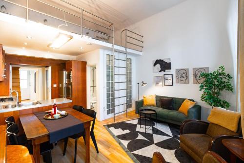 Riverside view two bedroom flat by the Chain Bridge