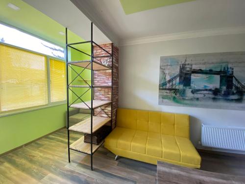 En eller flere senge i et værelse på Loft London