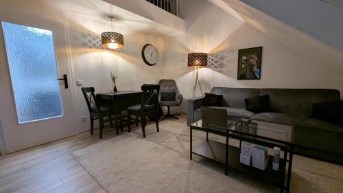 a living room with a couch and a table at FeWo EssensStube - Gemütlich - Geräumig - Gut in Essen