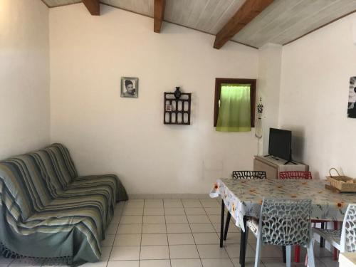 Photo de la galerie de l'établissement Gîte Iris 4 personnes, à Saint-Martin-dʼArdèche