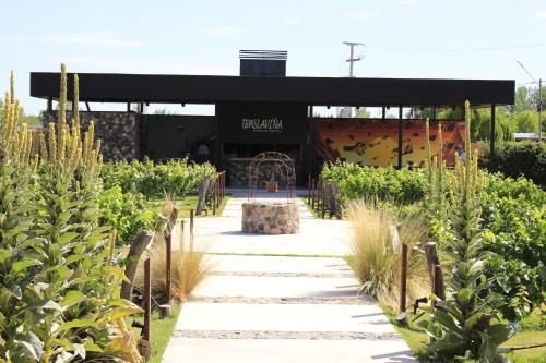 a garden with a building with a table in the middle at Alojamiento Traslaviña in Vista Flores