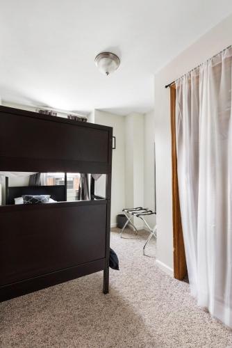 Imagen de la galería de WALK to West Point Academy! Charming 2 bdrm Apt overlooking Main Street!, en Highland Falls