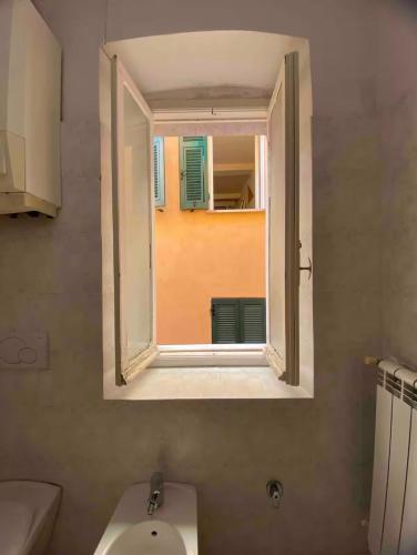 a bathroom with a toilet and a window in it at Mar-Mar Panoramica in Riomaggiore