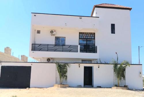 Maison calme avec piscine à Saly