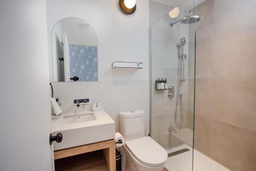 a bathroom with a toilet and a sink and a shower at Studio #4 - Self Check-In - Plateau - St-Denis in Montréal