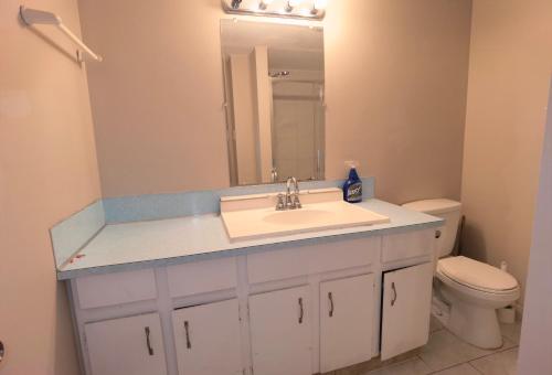 Ένα μπάνιο στο Home Inn Calgary Dalhousie 2