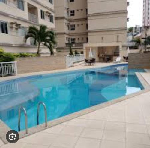 Swimmingpoolen hos eller tæt på Apartamento Dois Quartos - Garagem - Localização excelente em Brotas