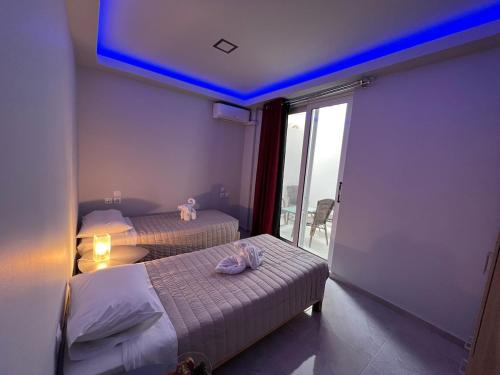 En eller flere senge i et værelse på Holiday Base