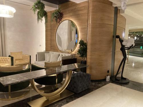 a lobby with a table and chairs and a mirror at Urban Escape Zlatibor in Zlatibor