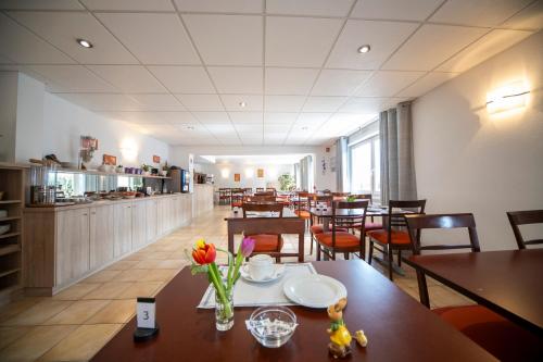Nápoje v ubytování Logis Hôtel & Restaurant Au Lion d'Or