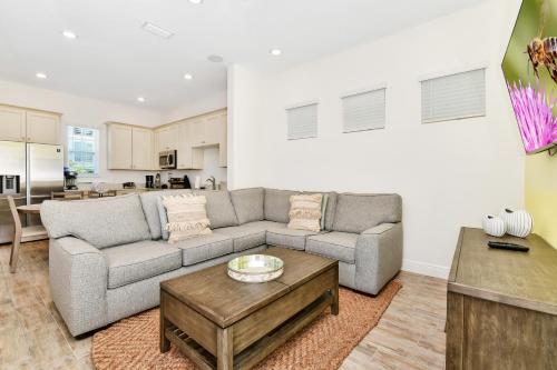 a living room with a couch and a coffee table at Margaritaville Cottages Orlando with H2O Waterpark by Rentyl in Kissimmee