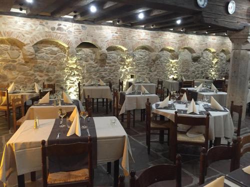 Ресторан / где поесть в La Cour du Bailli Suites & Spa