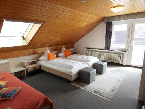En eller flere senger på et rom på H41 Inn Hotel Garni Freiburg