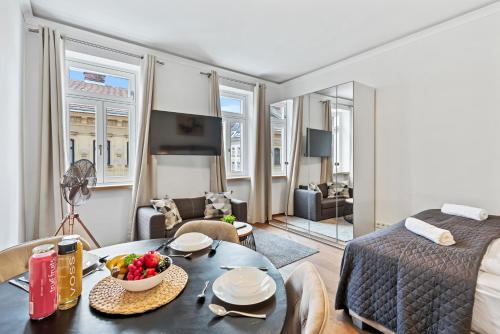 Stylish Studio, Smart TV, 2 Beds