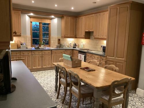 Kuchyň nebo kuchyňský kout v ubytování Former school cottage near Bridgnorth