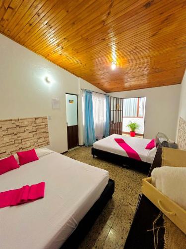 Postel nebo postele na pokoji v ubytování CasaGitanos Hotel