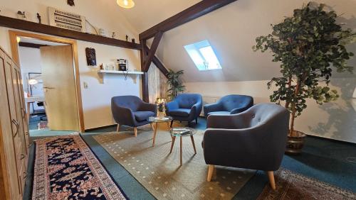 Gästehaus Kuhbier I Wlan, Parkplatz, Boxspringbetten, Saunaにあるシーティングエリア