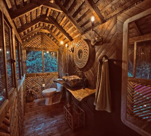 Ένα μπάνιο στο BOSQUE SECRETO Ecolodge