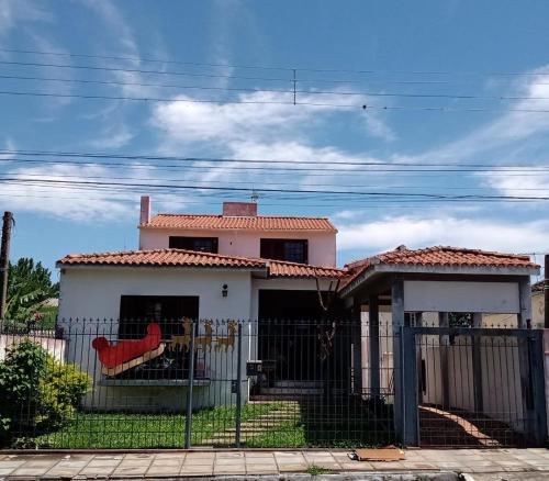 Το κτήριο όπου στεγάζεται  το δωμάτιο σε οικογενειακή κατοικία