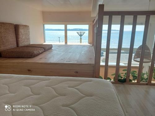 Katil atau katil-katil dalam bilik di Joli appartement vue imprenable sur la mer
