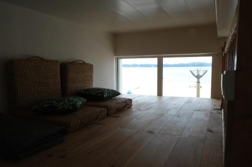 Ruang duduk di Joli appartement vue imprenable sur la mer